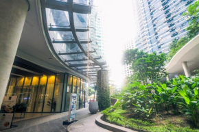 2 BR Air condo Makati Penthouse SwimGym 300Netflix 5249